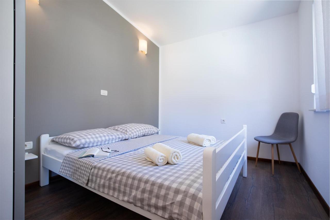 Sandy Bay Apartments - Free Mountainbike Rental - Pjescana Uvala Esterno foto
