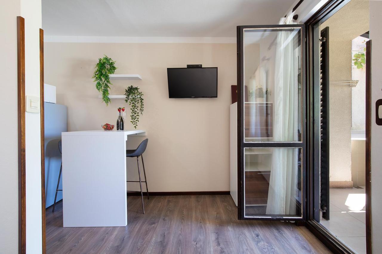 Sandy Bay Apartments - Free Mountainbike Rental - Pjescana Uvala Esterno foto