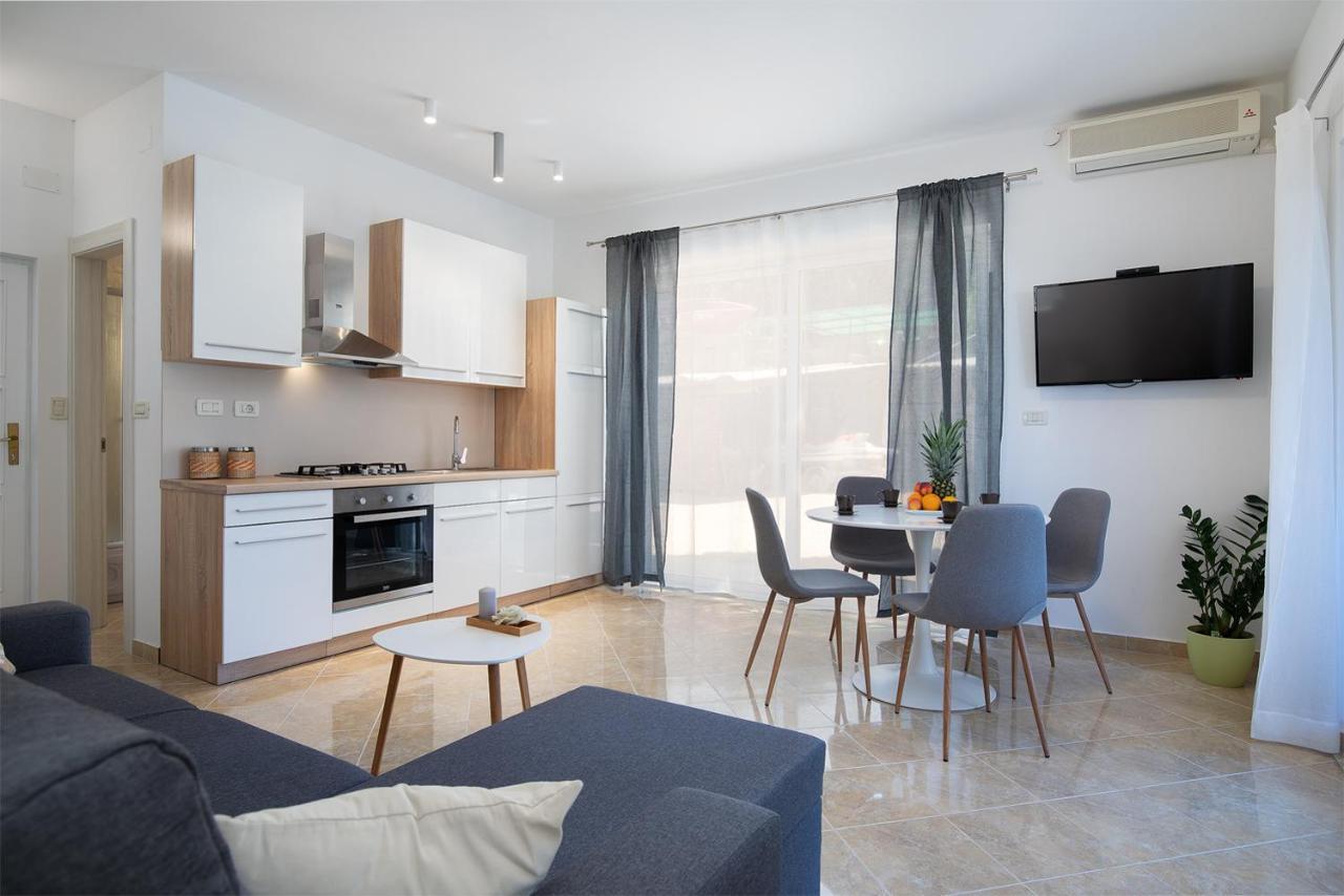 Sandy Bay Apartments - Free Mountainbike Rental - Pjescana Uvala Esterno foto