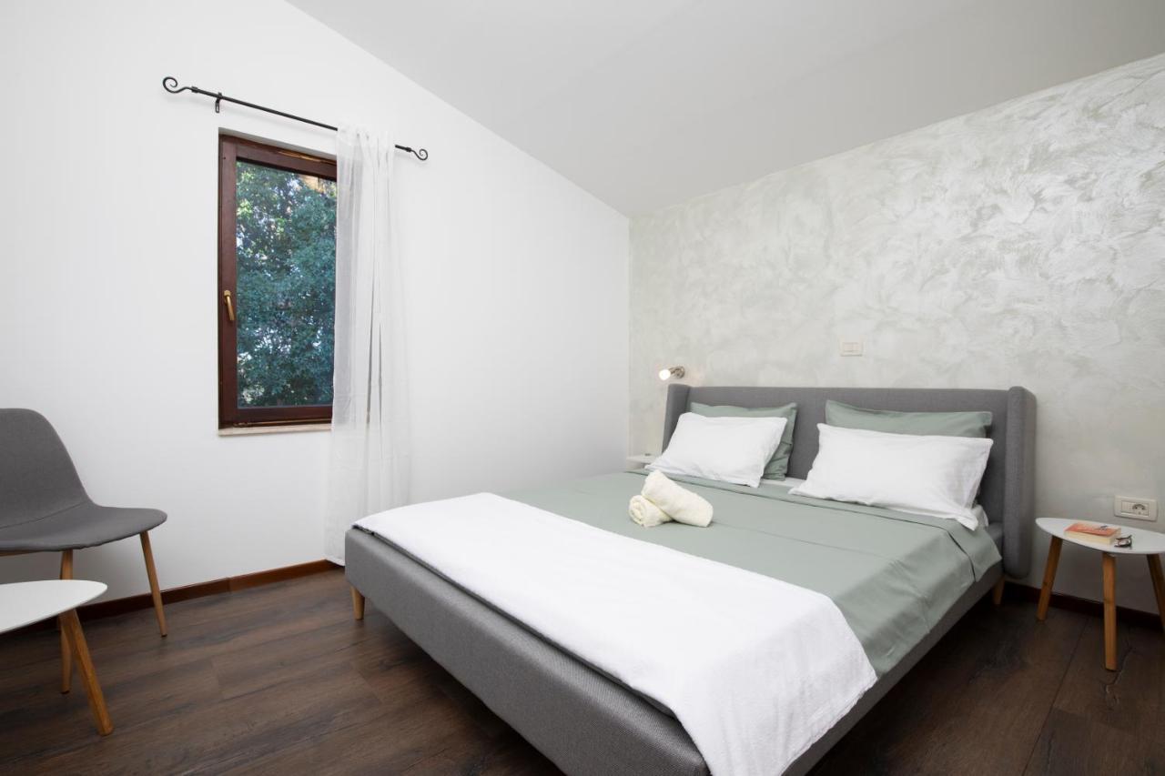 Sandy Bay Apartments - Free Mountainbike Rental - Pjescana Uvala Esterno foto