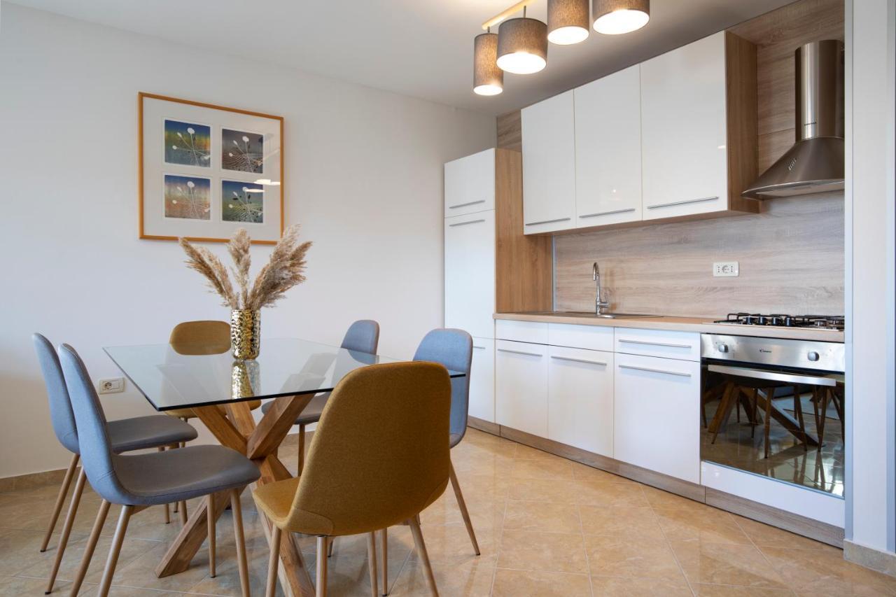 Sandy Bay Apartments - Free Mountainbike Rental - Pjescana Uvala Esterno foto