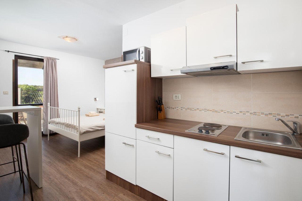 Sandy Bay Apartments - Free Mountainbike Rental - Pjescana Uvala Esterno foto