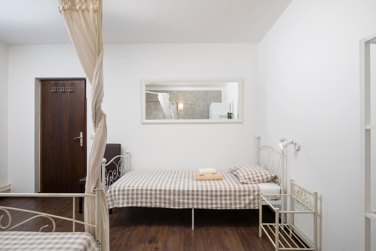 Sandy Bay Apartments - Free Mountainbike Rental - Pjescana Uvala Esterno foto