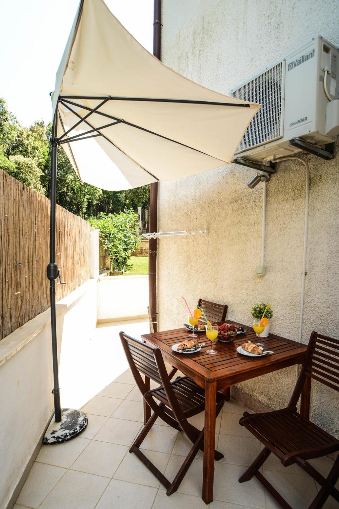 Sandy Bay Apartments - Free Mountainbike Rental - Pjescana Uvala Esterno foto