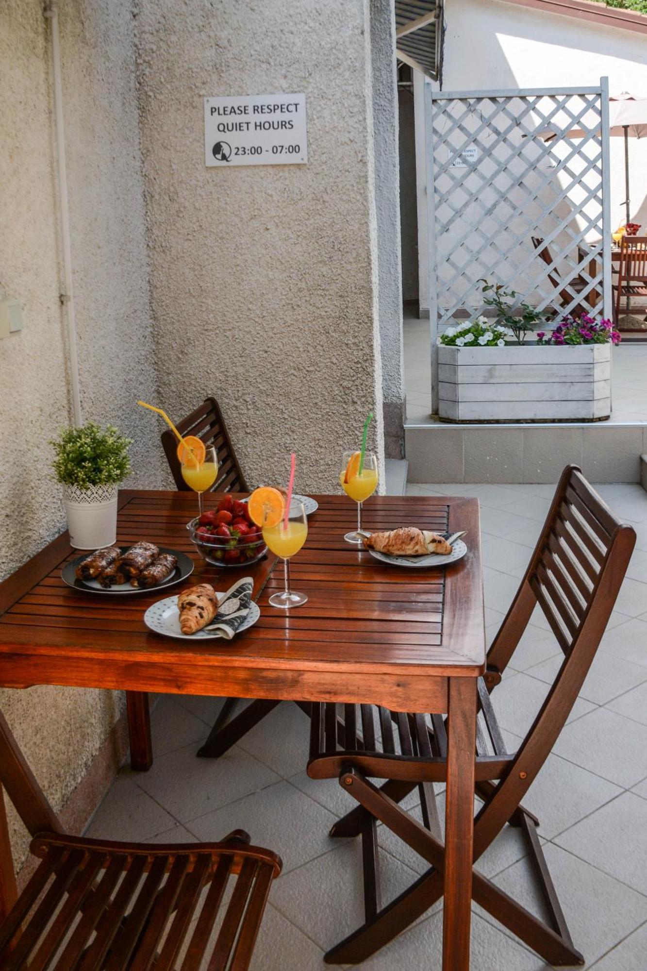 Sandy Bay Apartments - Free Mountainbike Rental - Pjescana Uvala Esterno foto